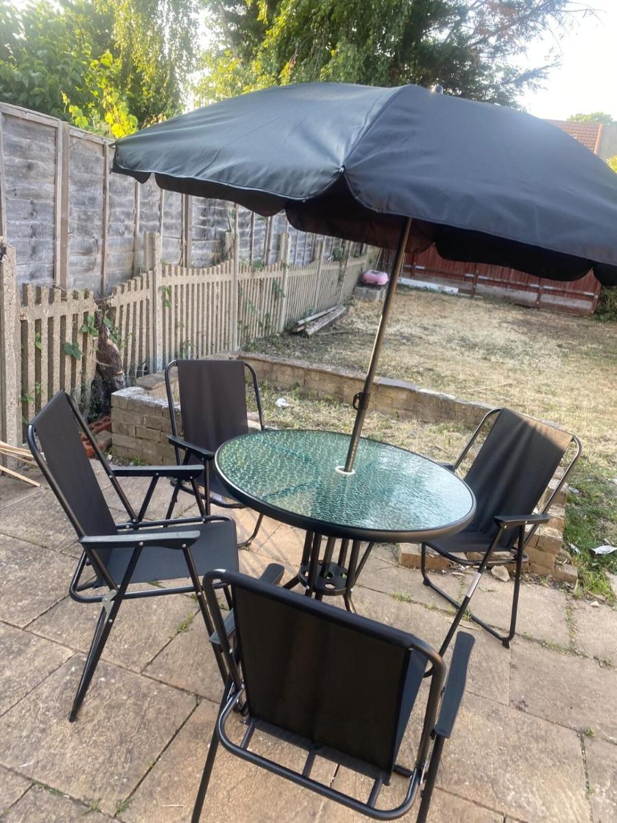 Stunning & Cosy 4 bedroom in Erith - Housity
