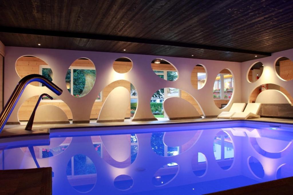 Piscine de l'établissement Hotel de la Jamagne & Spa ou située à proximité