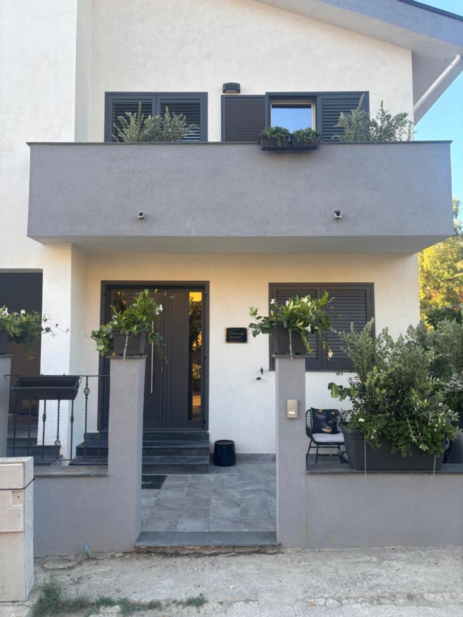 Shining Moon - Housity