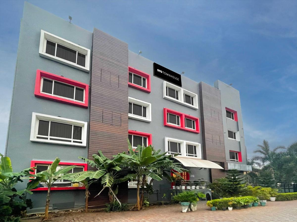 Super OYO Townhouse 235 Swain Heritage - Housity