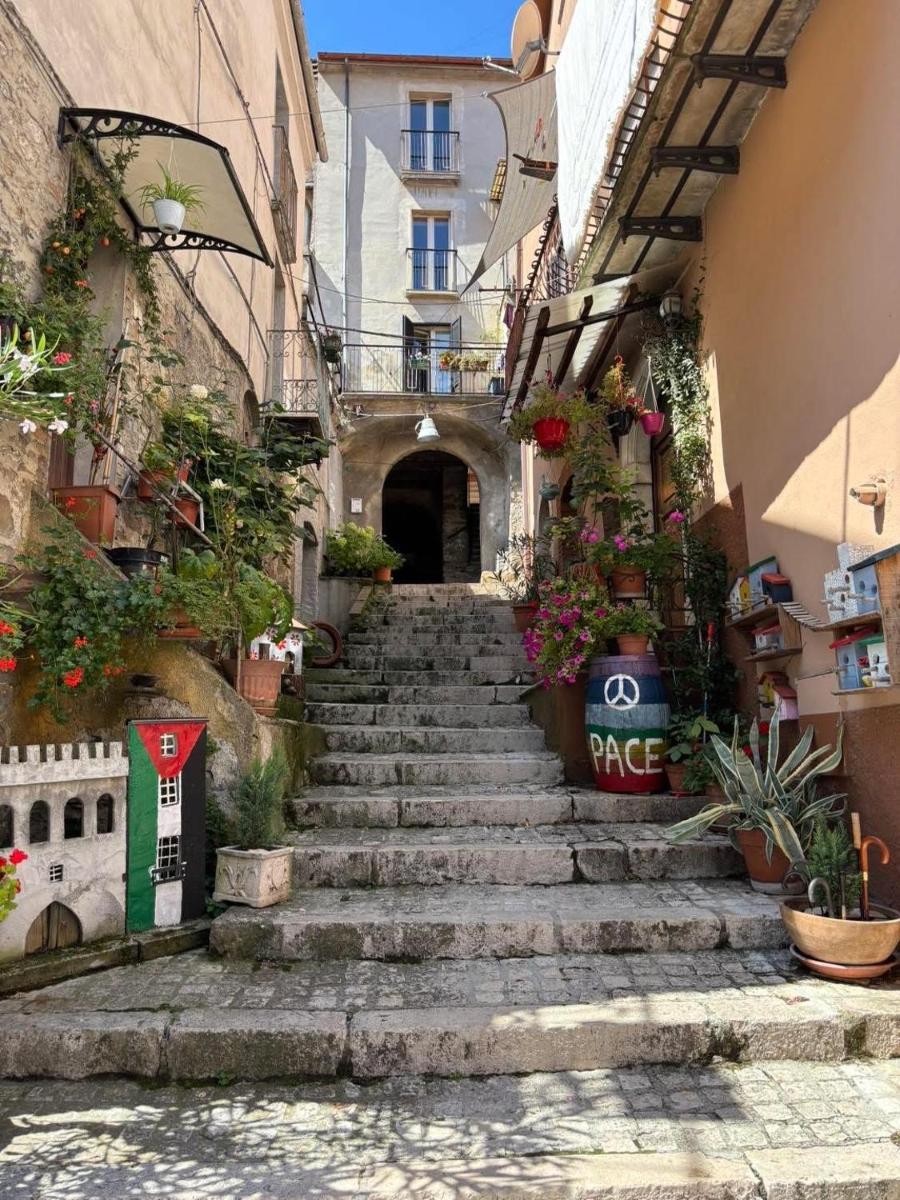 Casa Valente, Affaccio sulla Piazza Carpinone - Housity