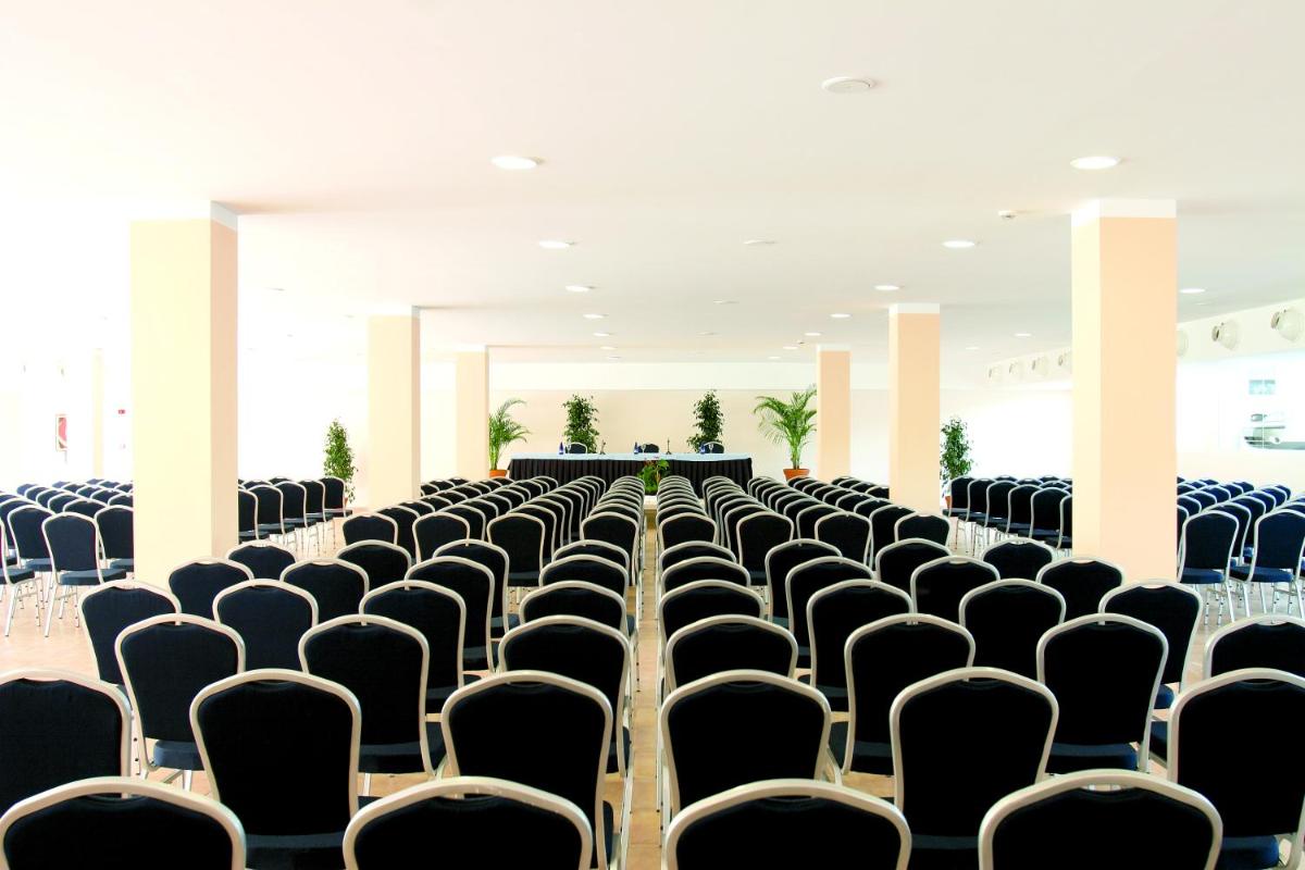 Zona business o sala de conferencias en Garden Playanatural - Adults Only