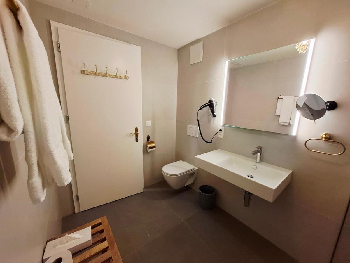 Hotel Central Continental - Housity