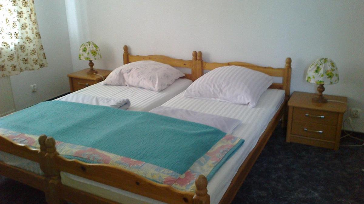 Trzecie Jezioro - Housity