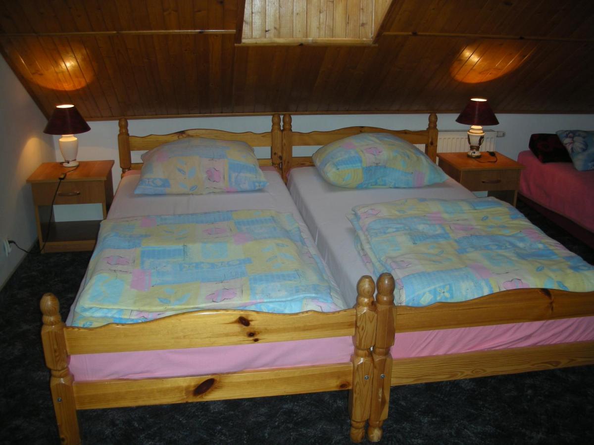 Trzecie Jezioro - Housity