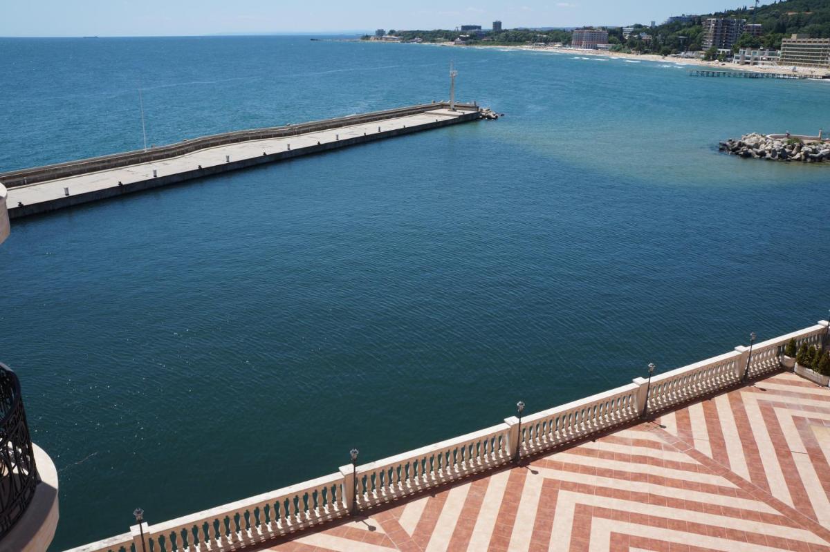 Port Palace Apartments - Housity