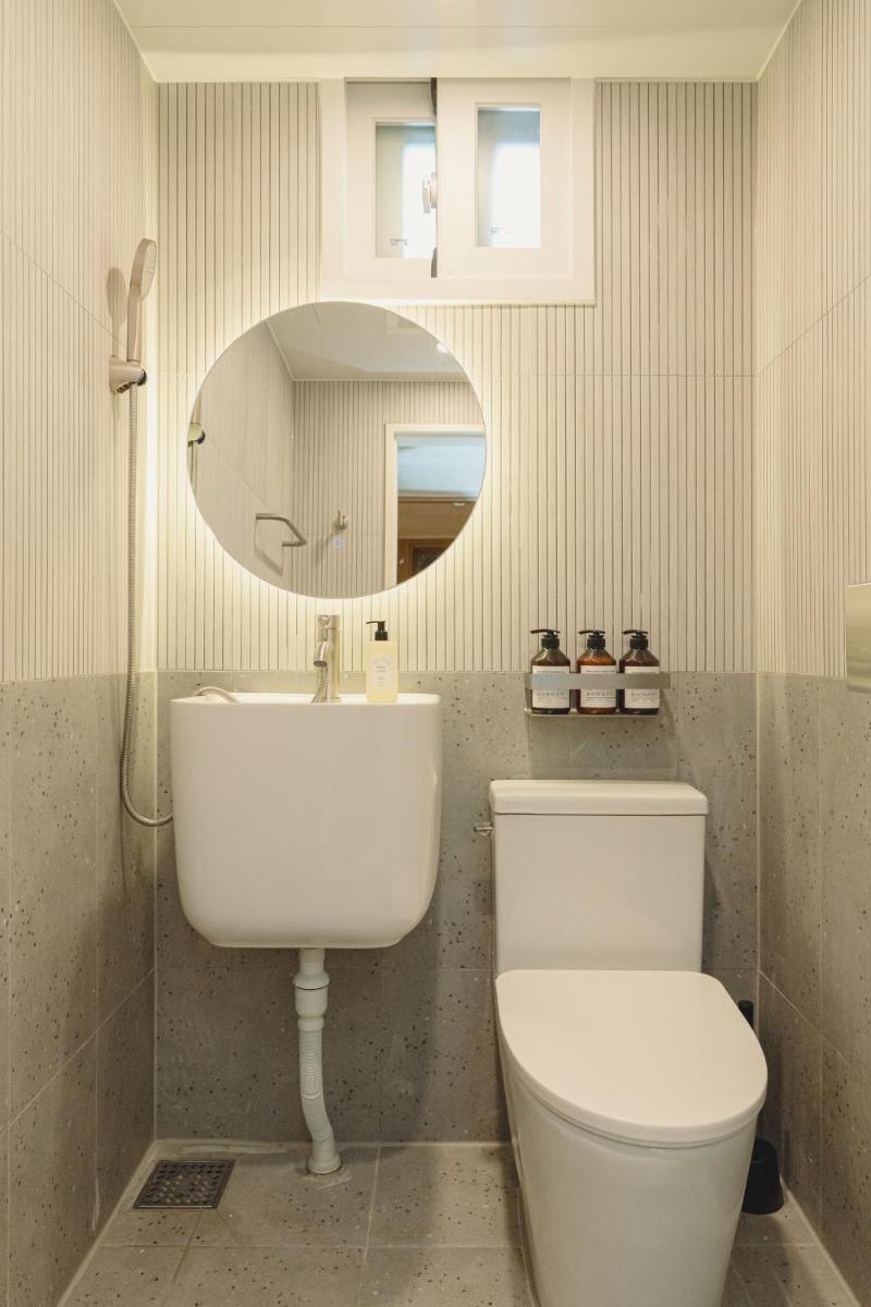 Hotel Daun Guri - Housity