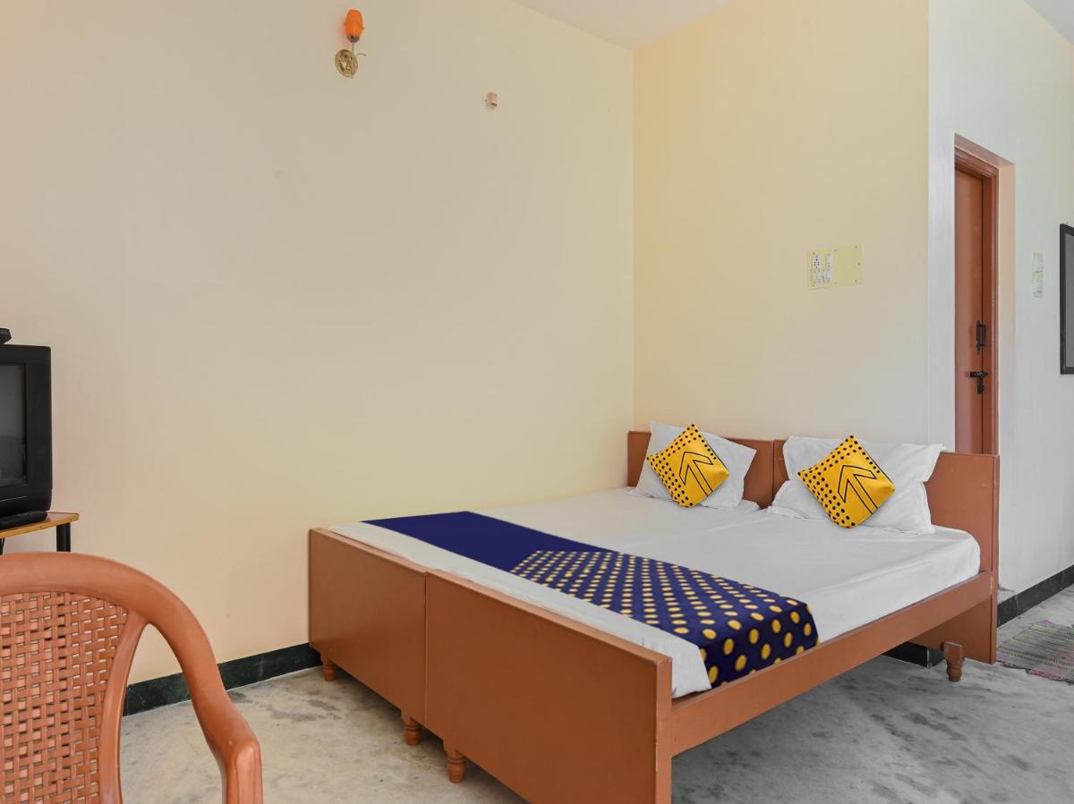 Hotel O Vel Vel Guest House - Housity