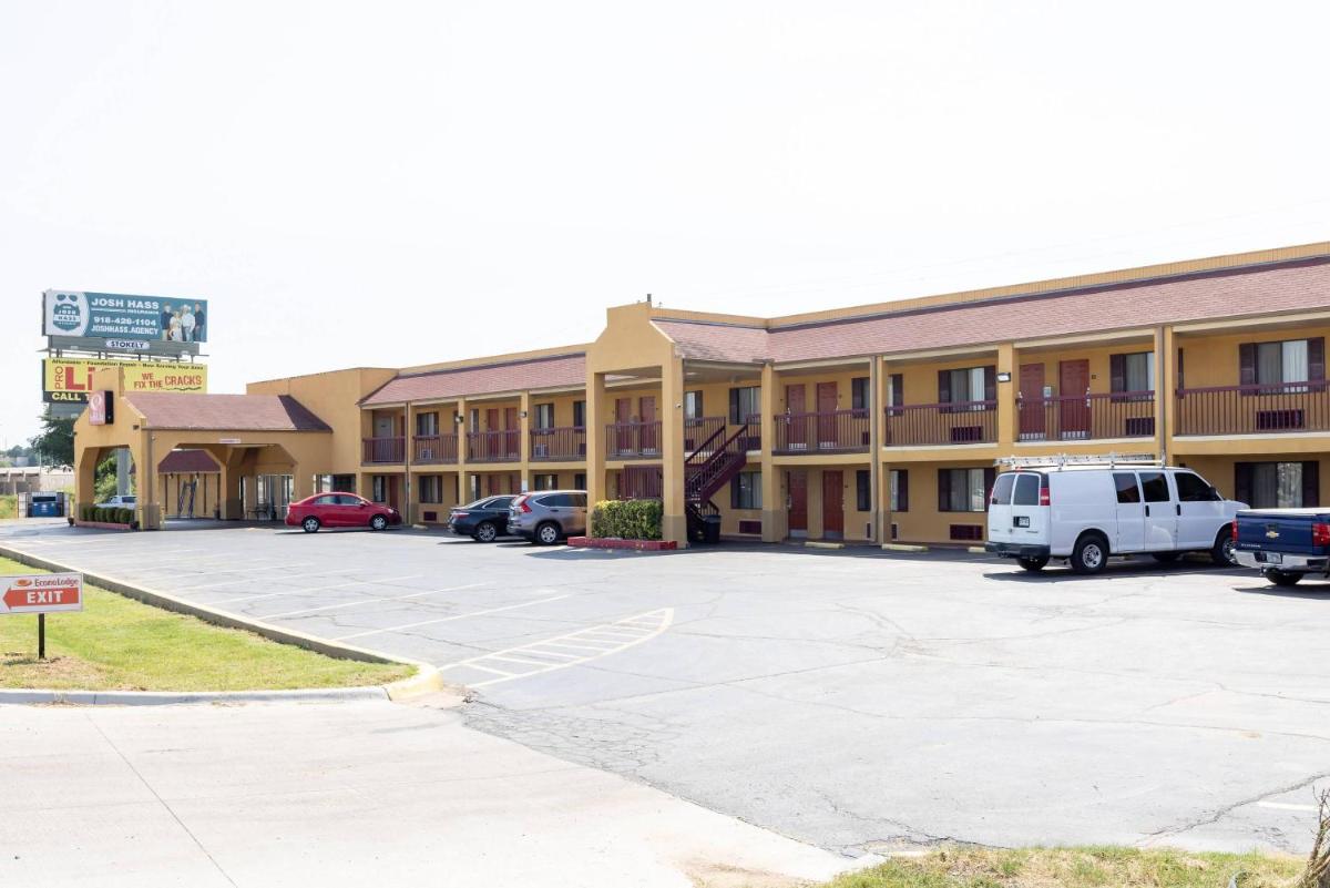 Econo Lodge McAlester - Housity