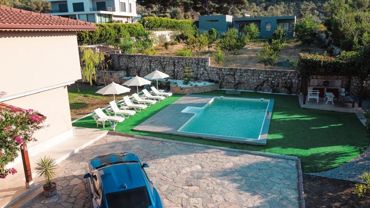 Private Villa in the Forest with Pool and Jacuzzi - Housity