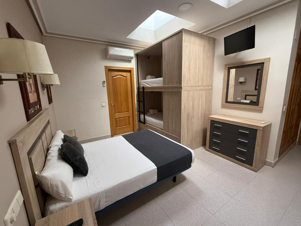 Hostal El Cruce - Housity