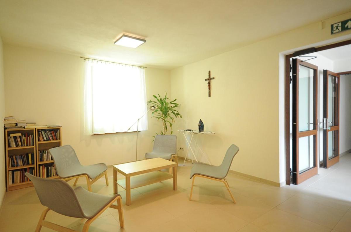 Dom Pielgrzyma KARMEL - Housity