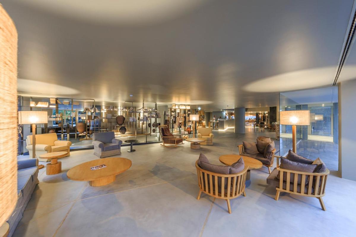 Uma área de estar em Villa C Boutique Hotel