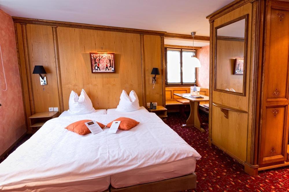 Un ou plusieurs lits dans un hébergement de l'établissement Hotel - Restaurant Le Cerf & Spa
