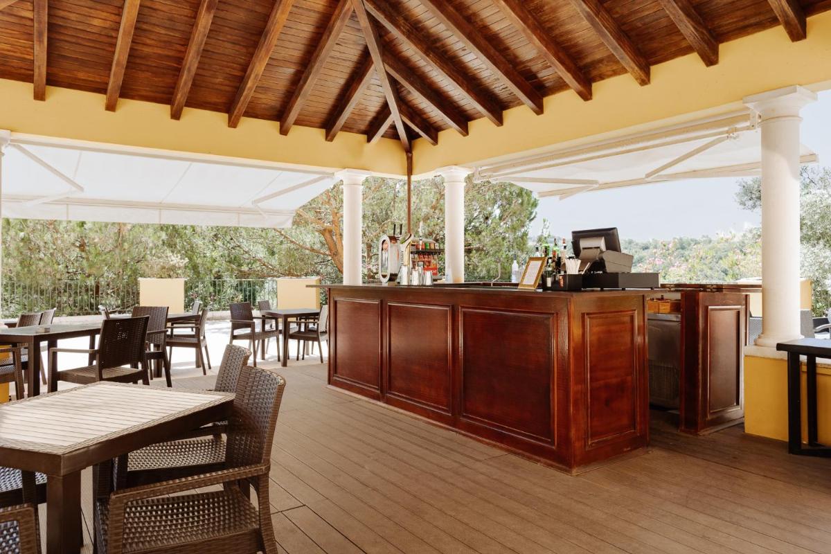 Um restaurante ou outro lugar para comer em Dolce CampoReal Lisboa