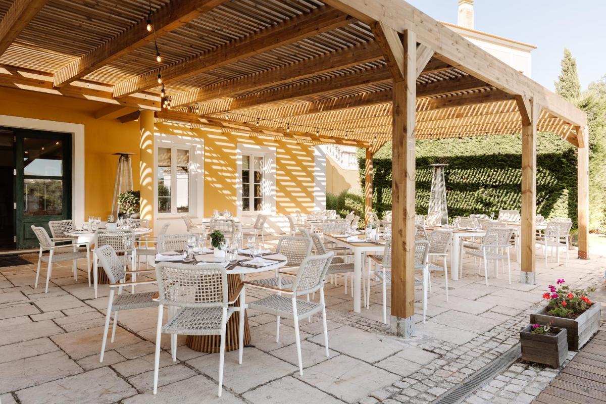 Um restaurante ou outro lugar para comer em Dolce CampoReal Lisboa