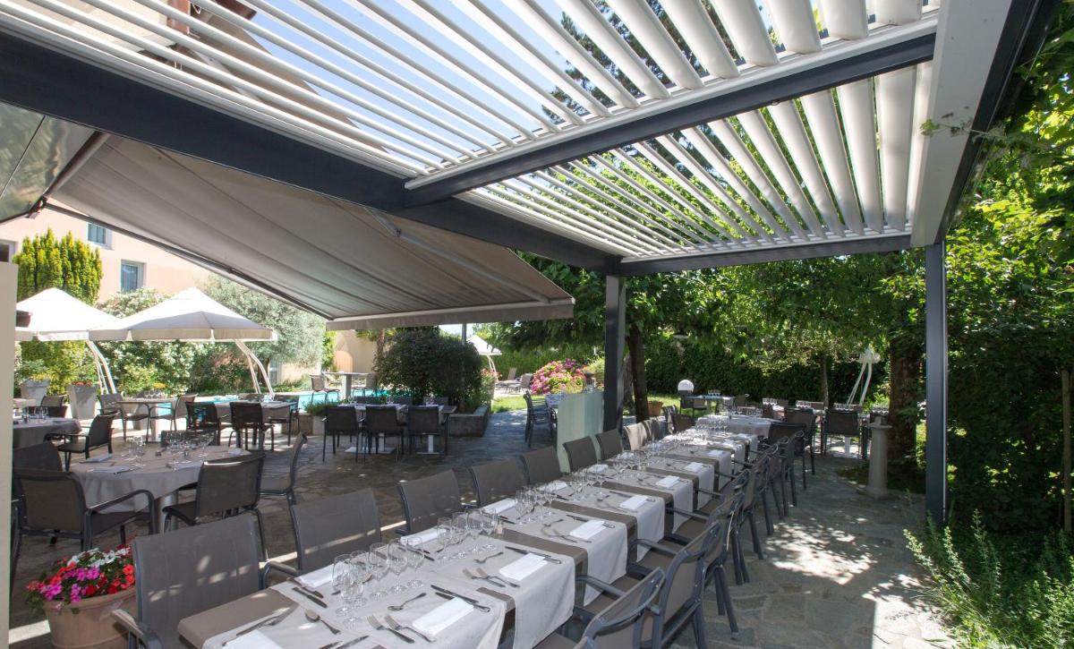 Restaurant ou autre lieu de restauration dans l'établissement PoMo Hôtel & Restaurant