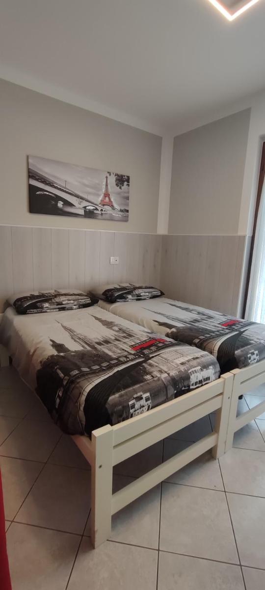 A 5 min da Tirano Con Box per Moto & Bici - Housity