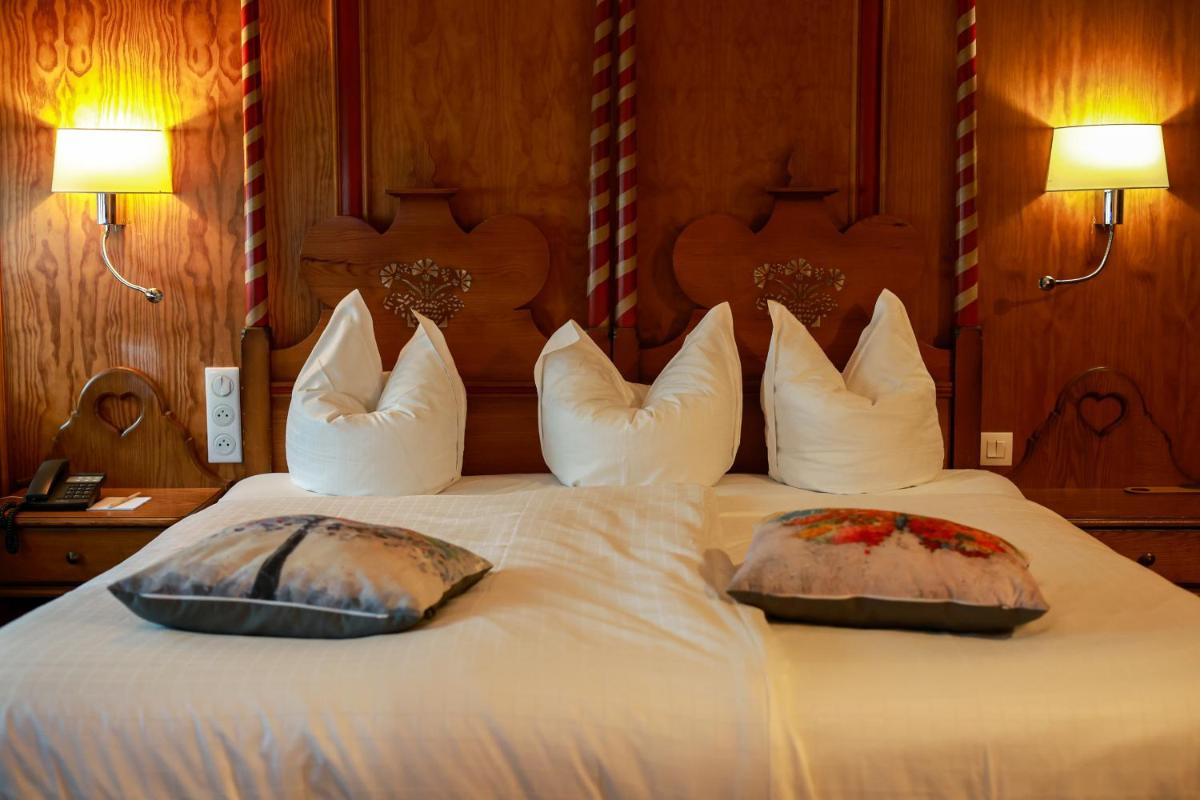 Un ou plusieurs lits dans un hébergement de l'établissement Hotel - Restaurant Le Cerf & Spa