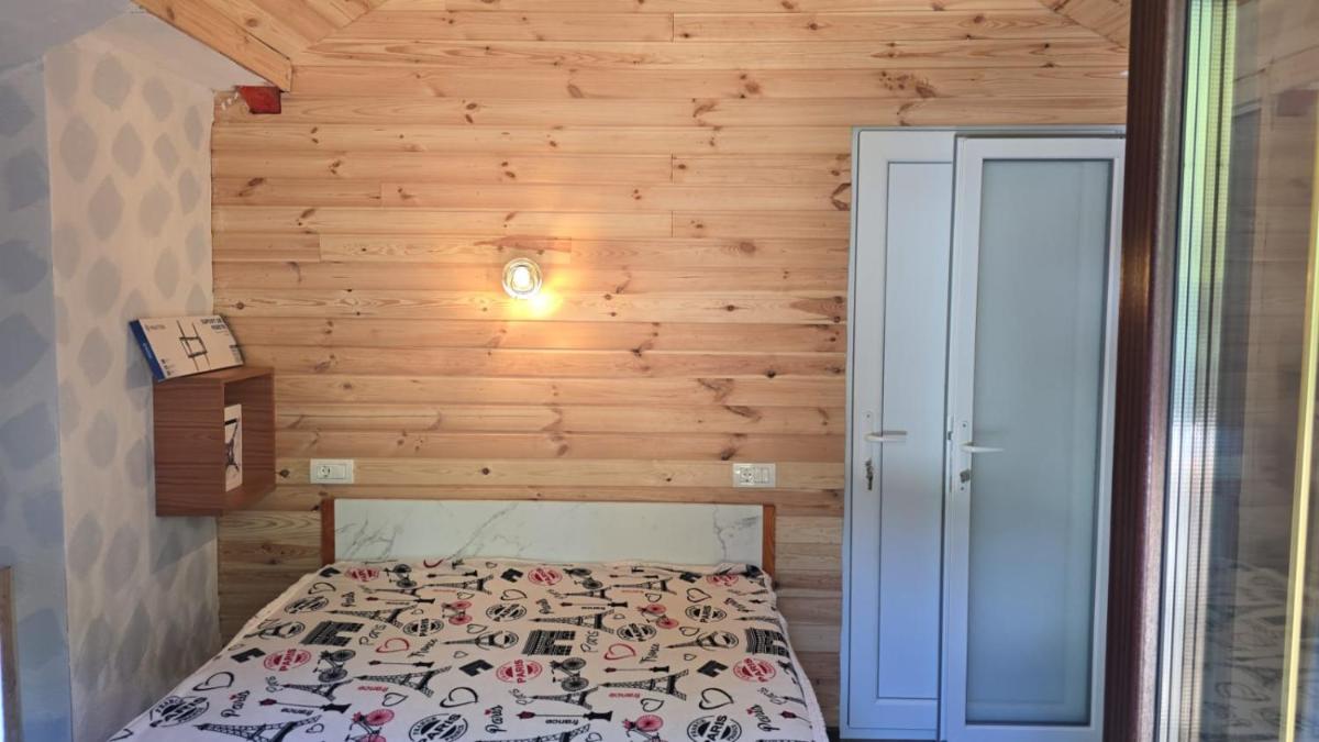 CABANĂ pe Râul Cricovul Dulce - Housity
