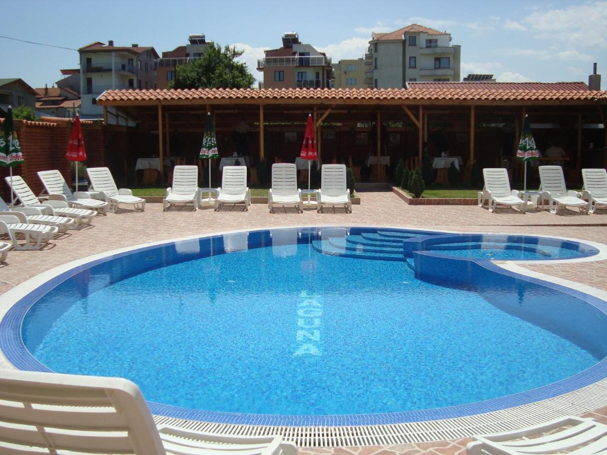 Complex Laguna-Kantardzhiev - Housity