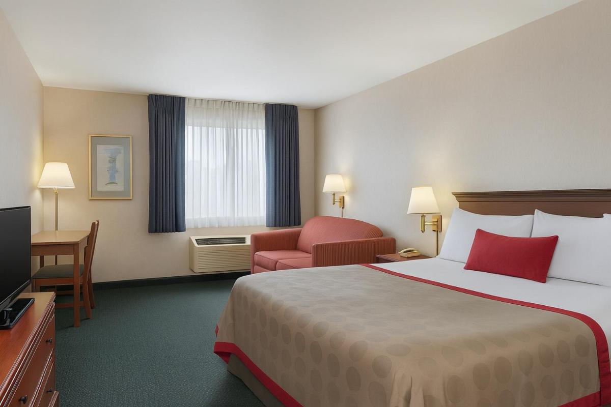 Ramada by Wyndham Hawthorne/LAX - Housity