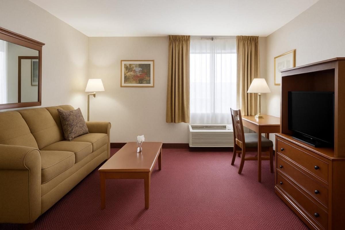 Ramada by Wyndham Hawthorne/LAX - Housity