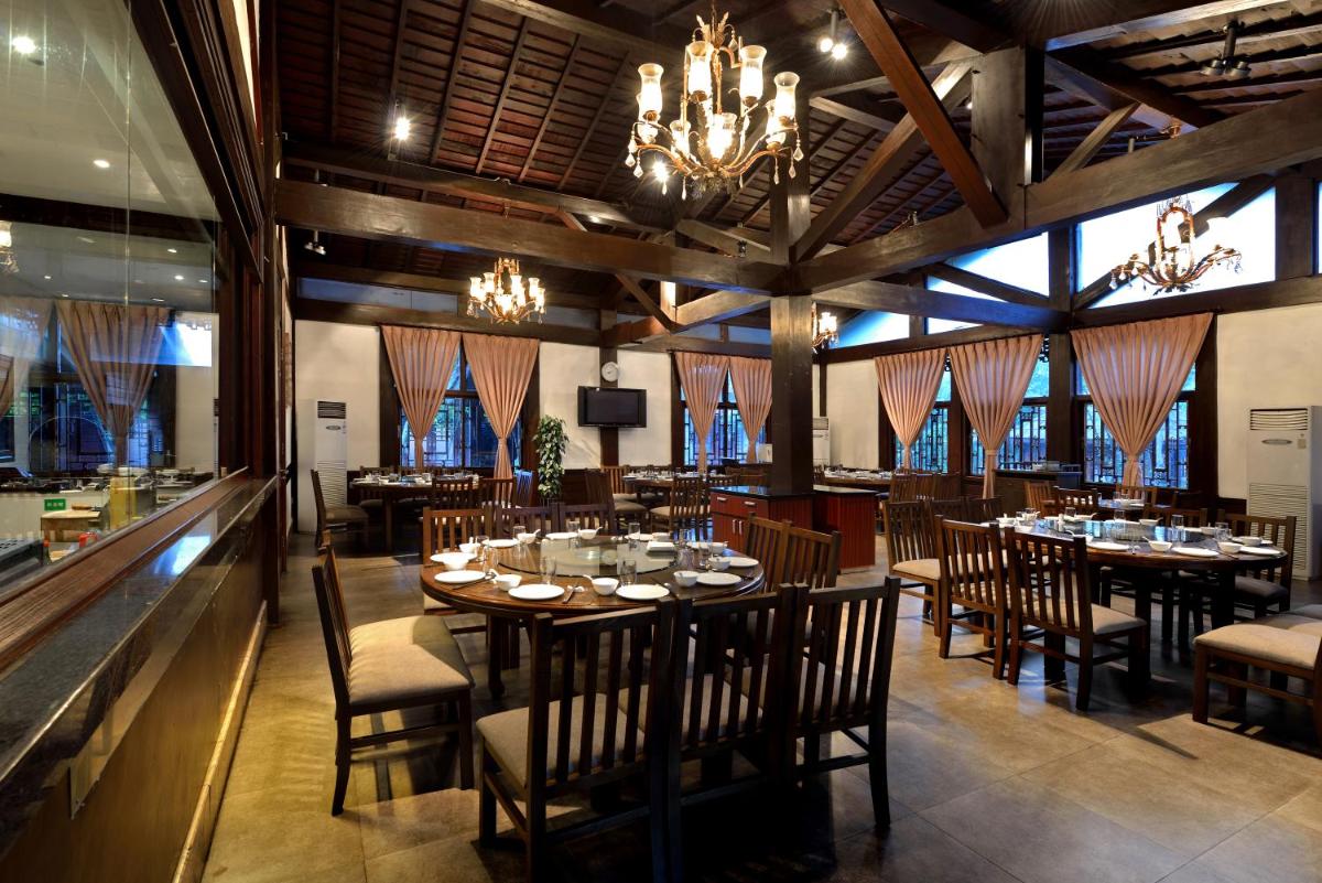 Howard Johnson Conference Resort Chengdu - Housity