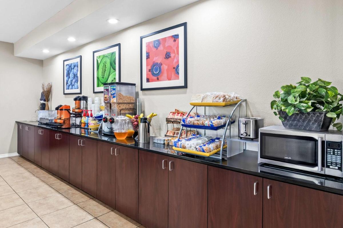 Days Inn by Wyndham Rockdale Texas - Housity