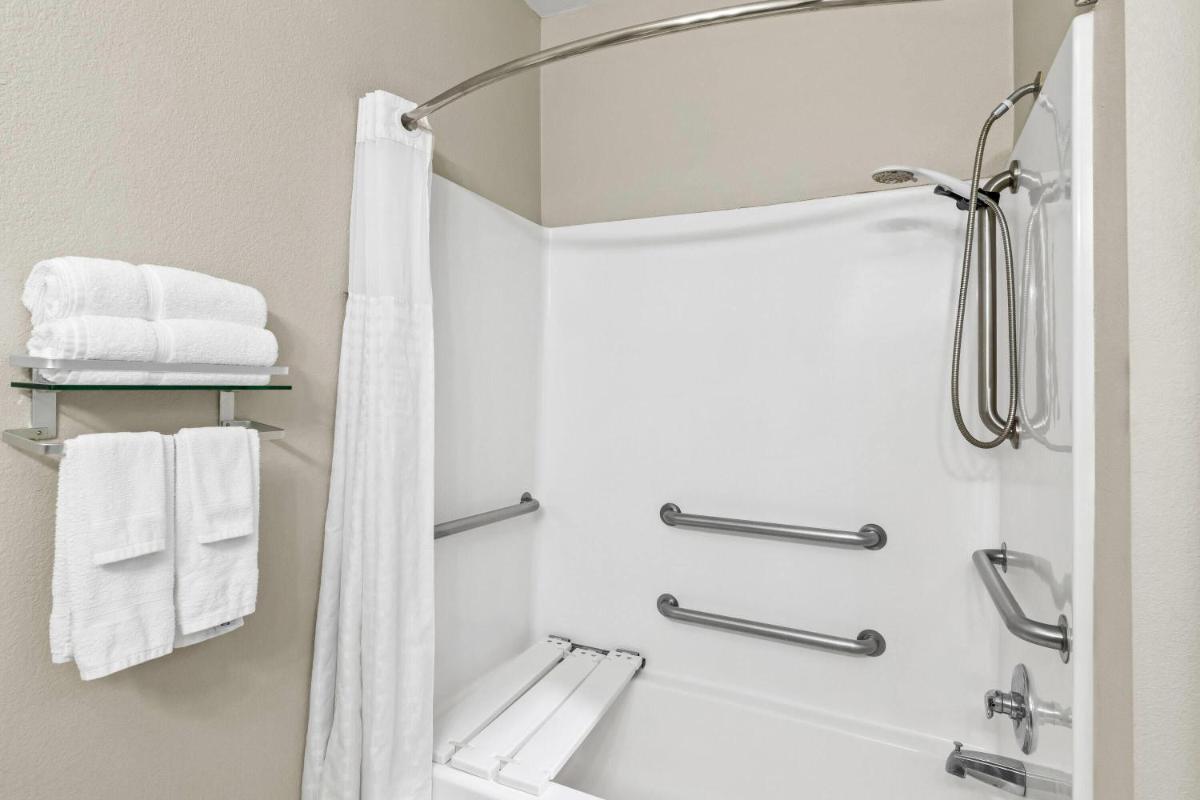 Days Inn by Wyndham Rockdale Texas - Housity