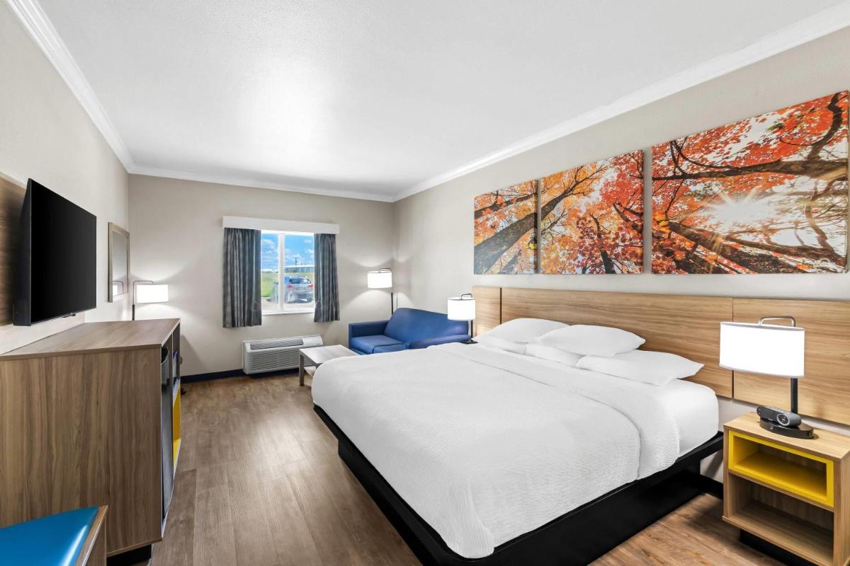 Days Inn by Wyndham Rockdale Texas - Housity