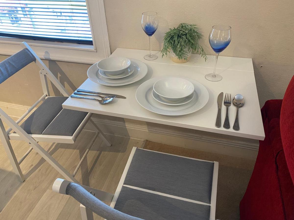 Convenient Contractor Stay Free Parking Walk To Weatherspoons - Housity