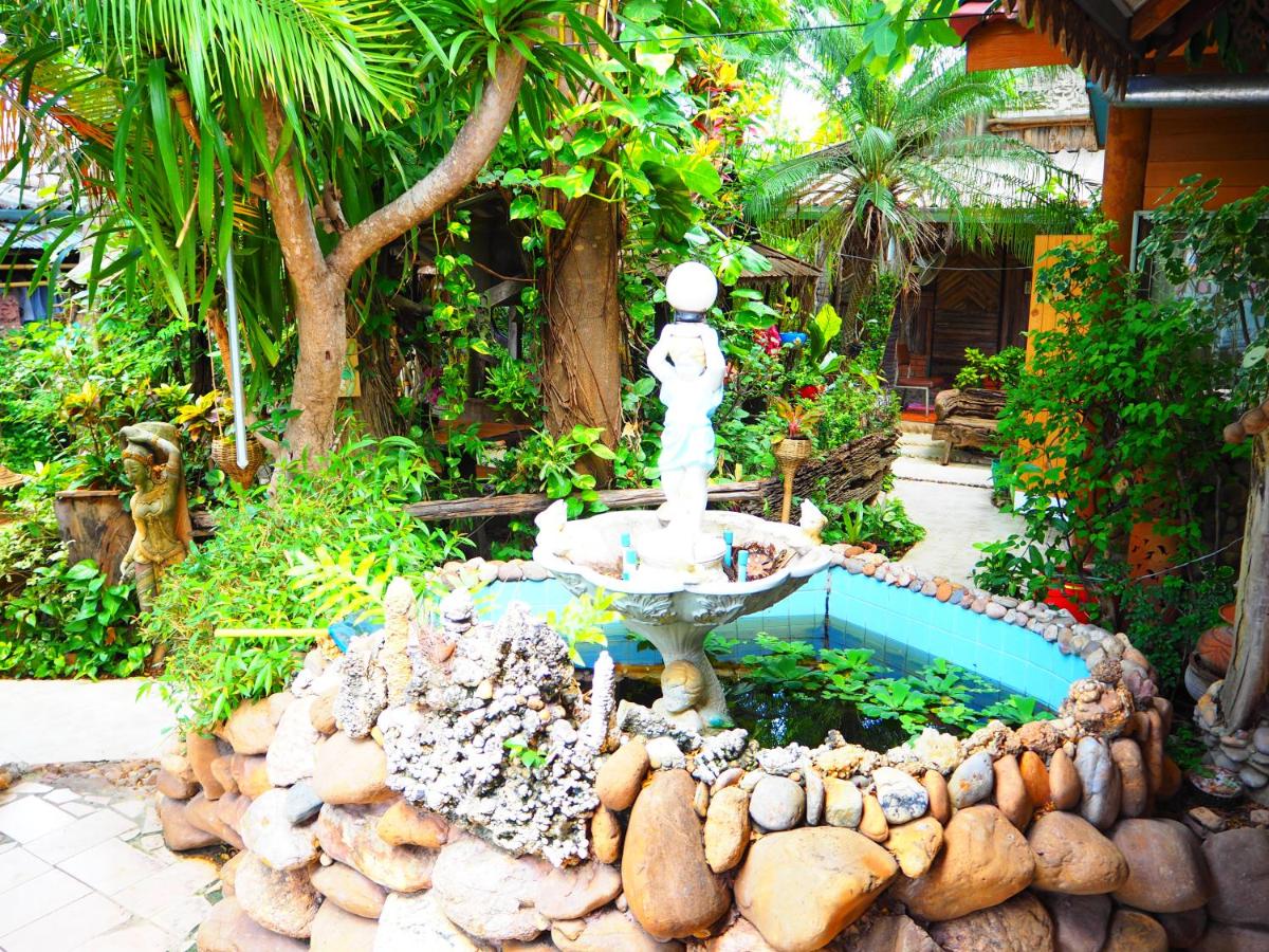 Three J Guesthouse - Housity