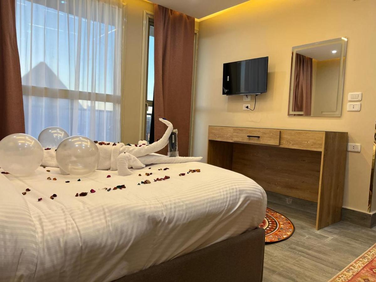 Pyramids Hotel - Hizvo