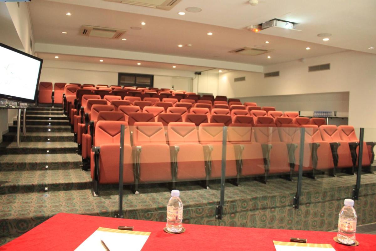 Espace de conférence ou salle de réunion dans l'établissement Eden Hotel & Spa