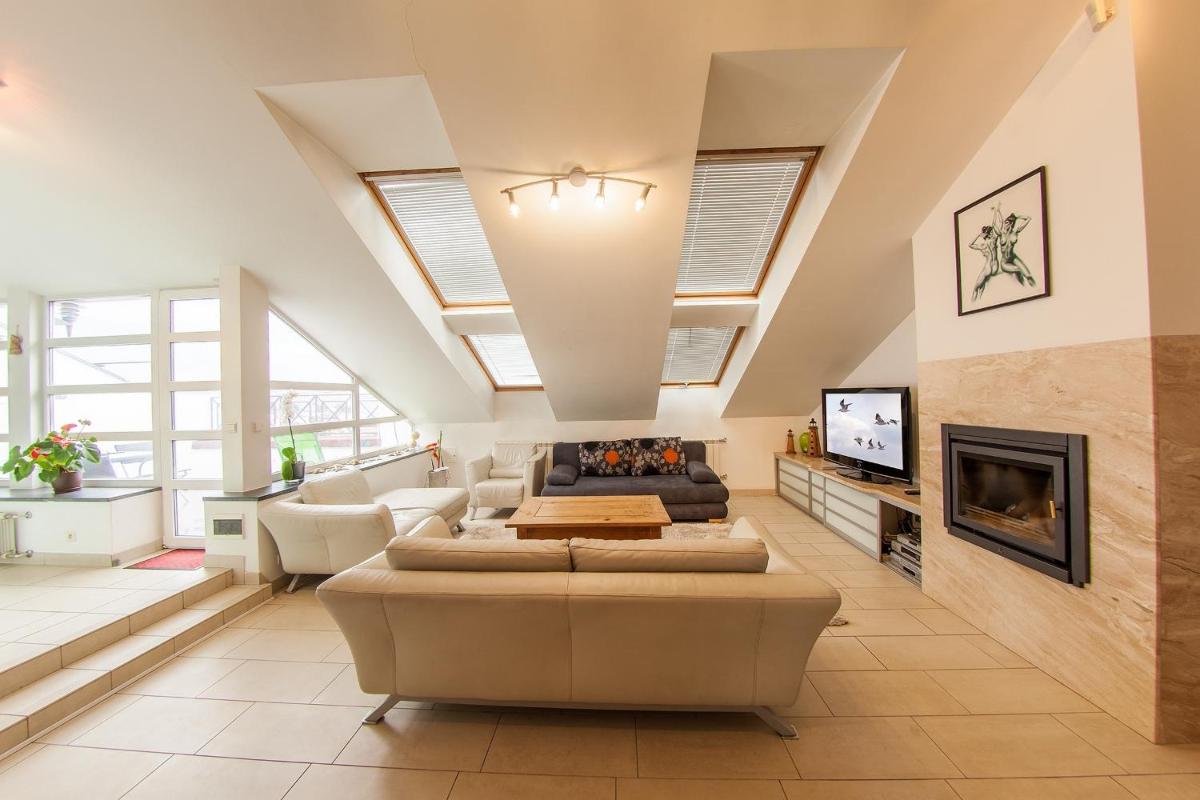 Mansard Apartment Antonovicha 4 - Housity
