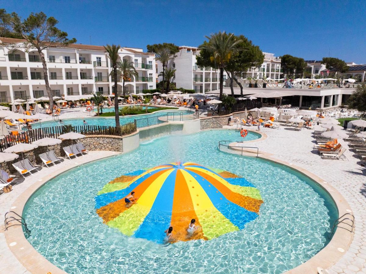 Piscina en o cerca de VIVA Cala Mesquida Resort & Spa