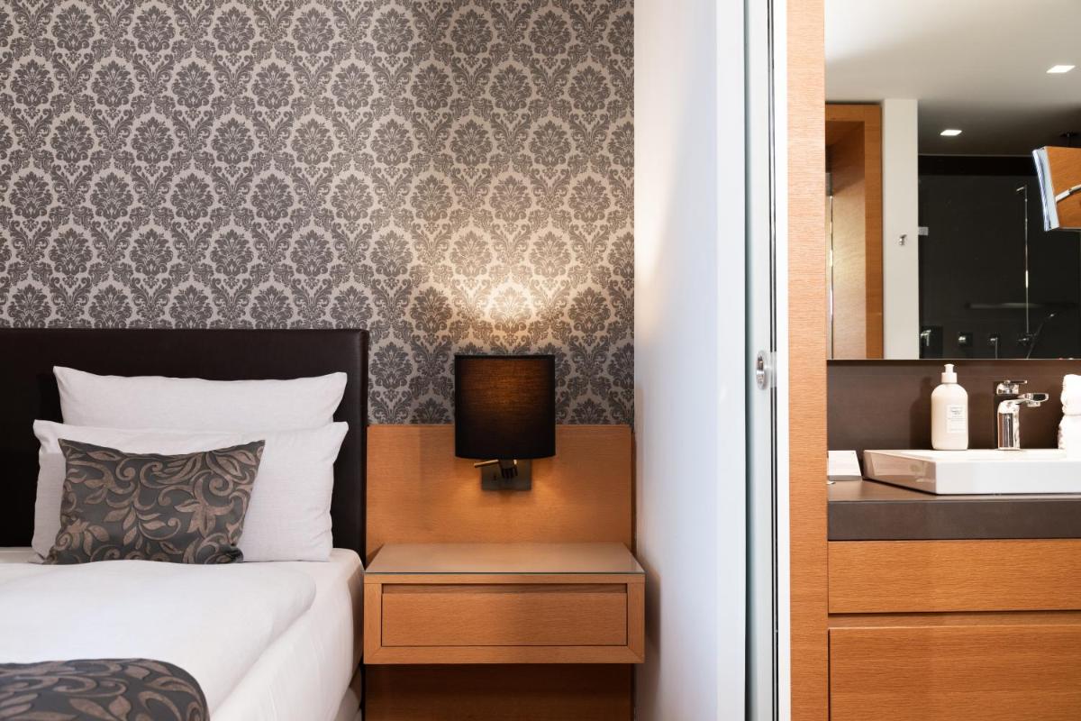 Ein Bett oder Betten in einem Zimmer der Unterkunft Schlossgut Gross Schwansee