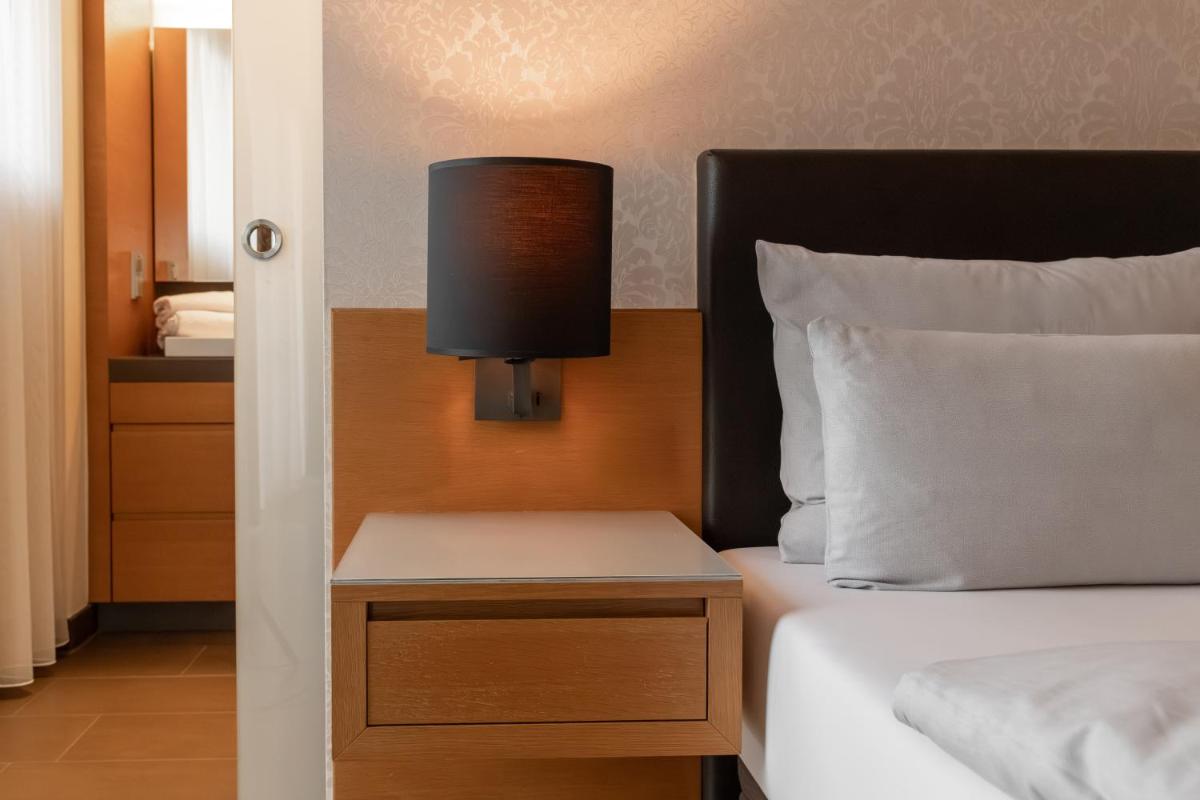 Ein Bett oder Betten in einem Zimmer der Unterkunft Schlossgut Gross Schwansee