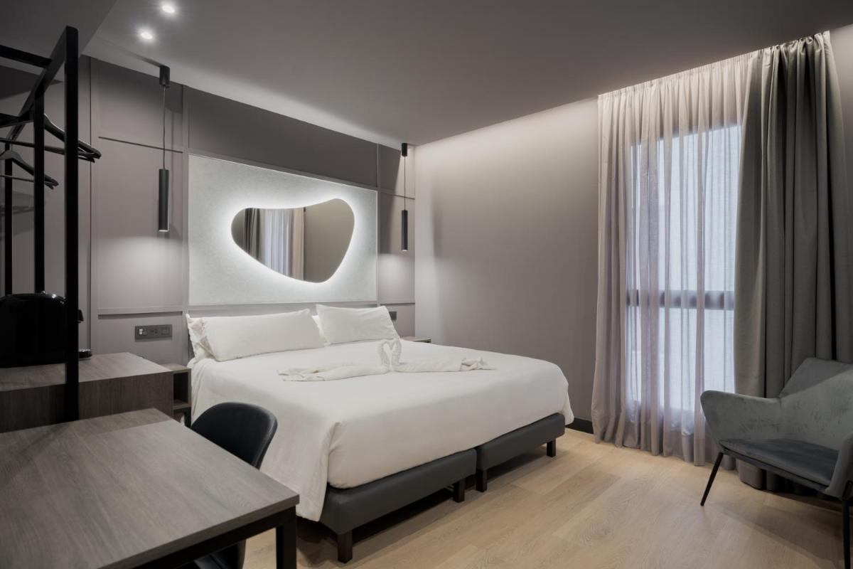 Hotel LIVVO La Escarlata - Housity