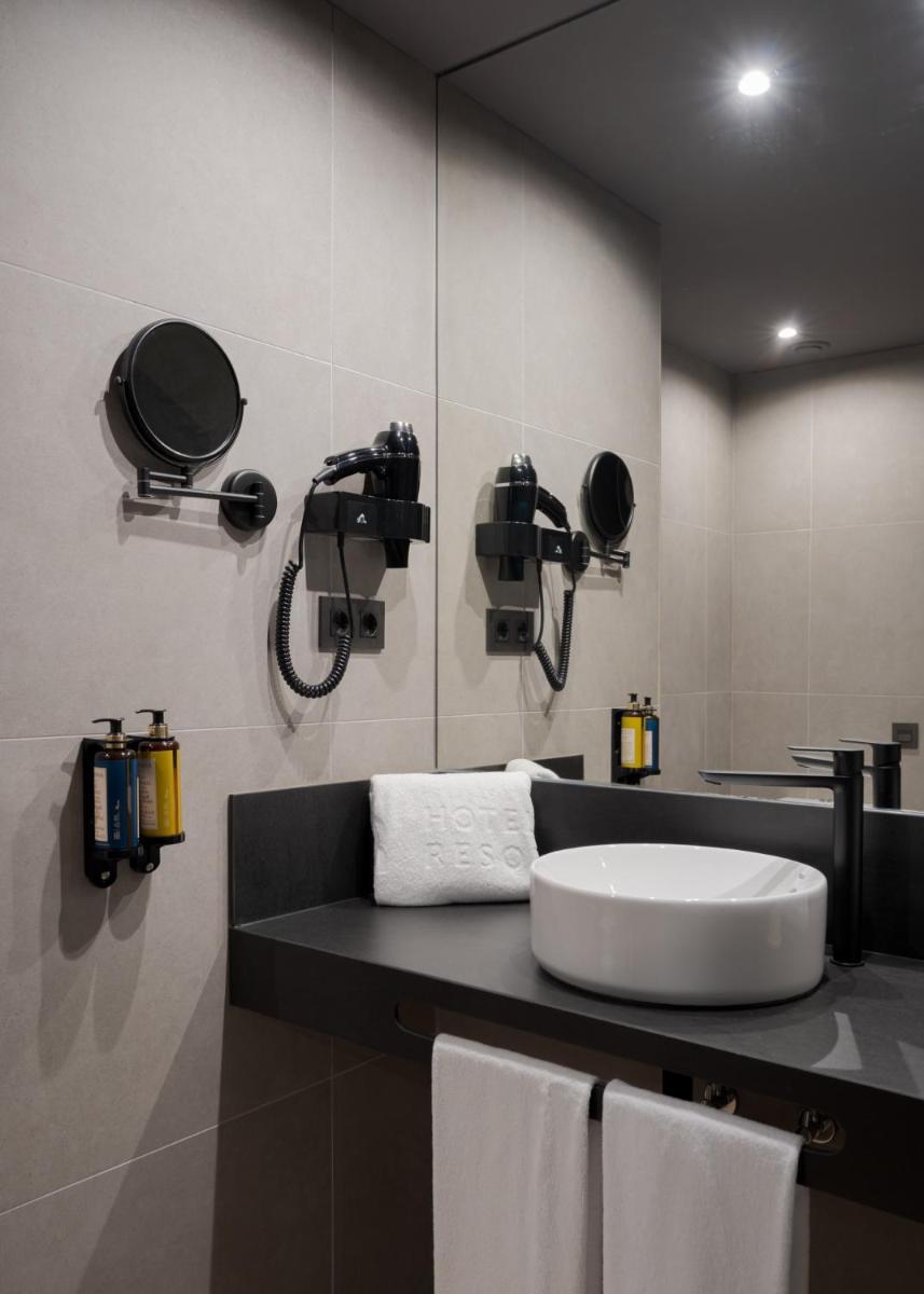 Hotel LIVVO La Escarlata - Housity