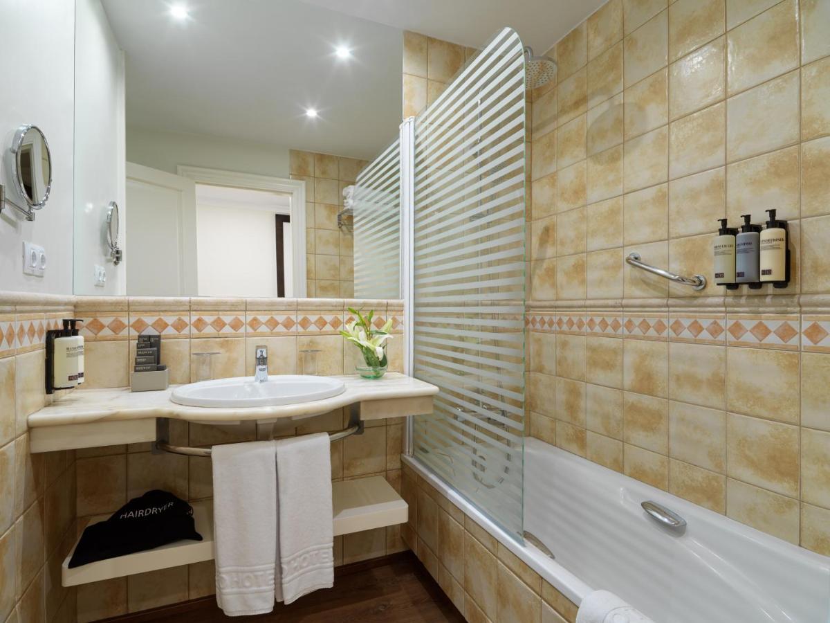 Un baño de H10 Playa Esmeralda - Adults Only