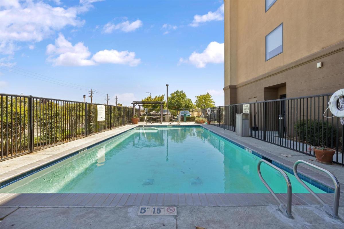 Hampton Inn & Suites Madera - Housity