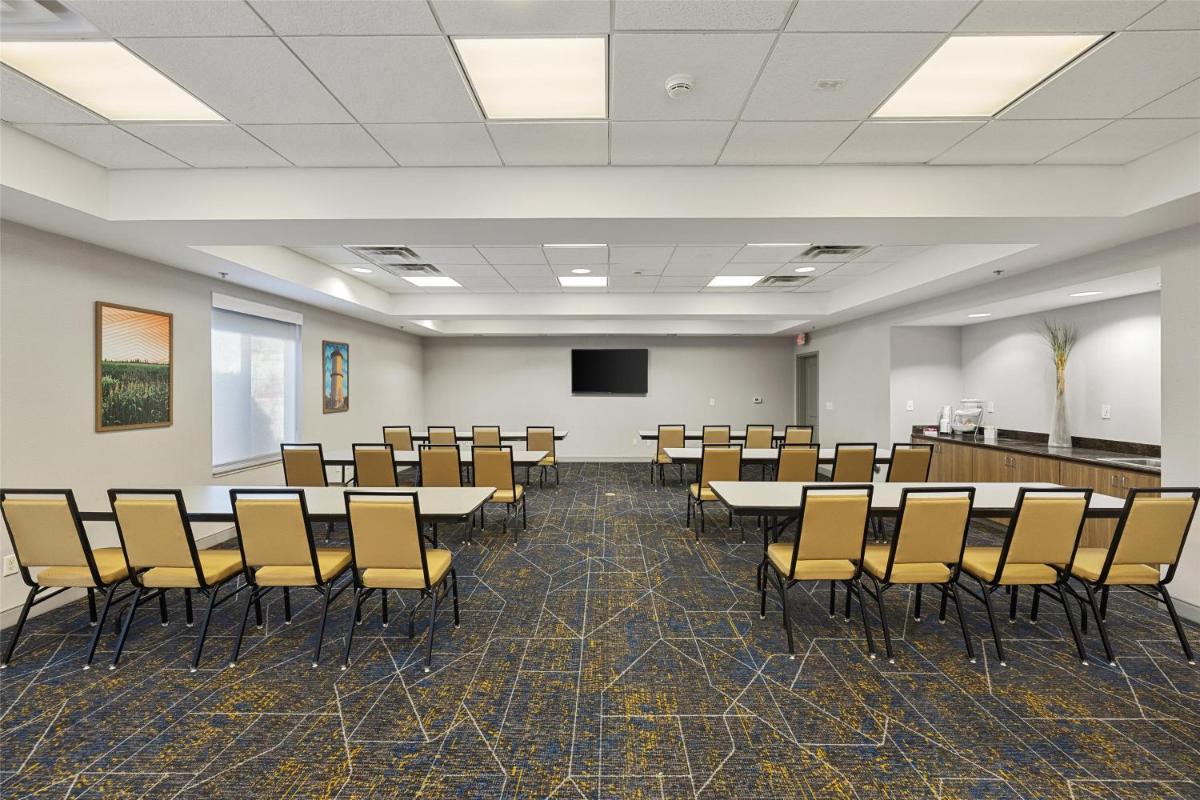 Hampton Inn & Suites Madera - Housity