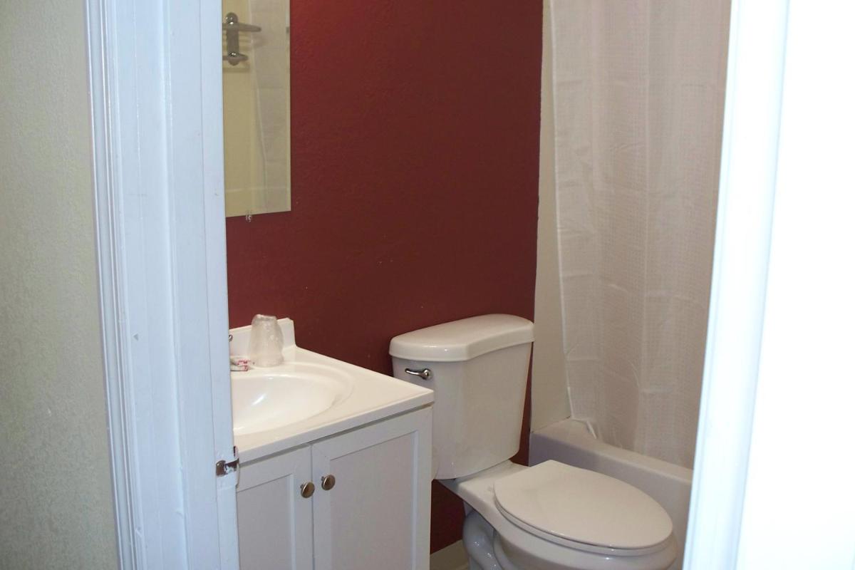 Budget Inn & Suites - Housity