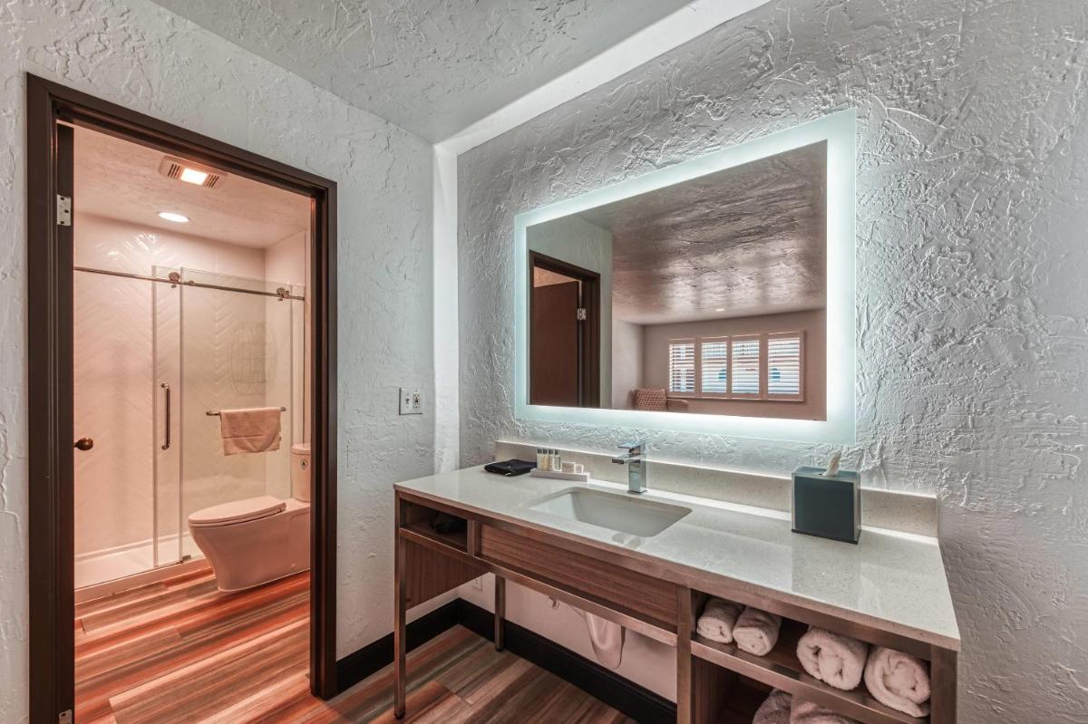Casa Via Mar Inn, an Ascend Collection Hotel - Housity
