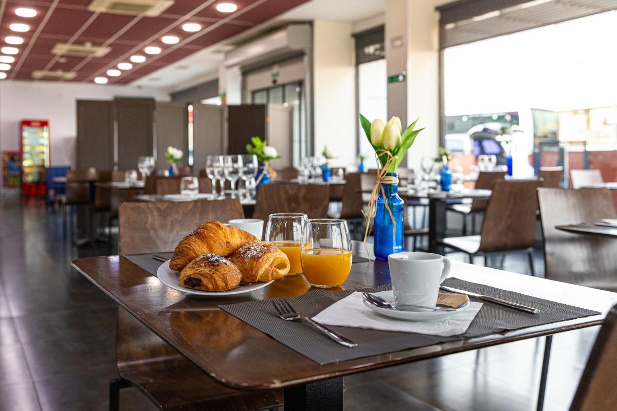 Hotel Abades Via Norte - Housity