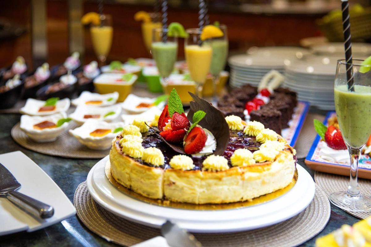 Comida en o cerca de este hotel