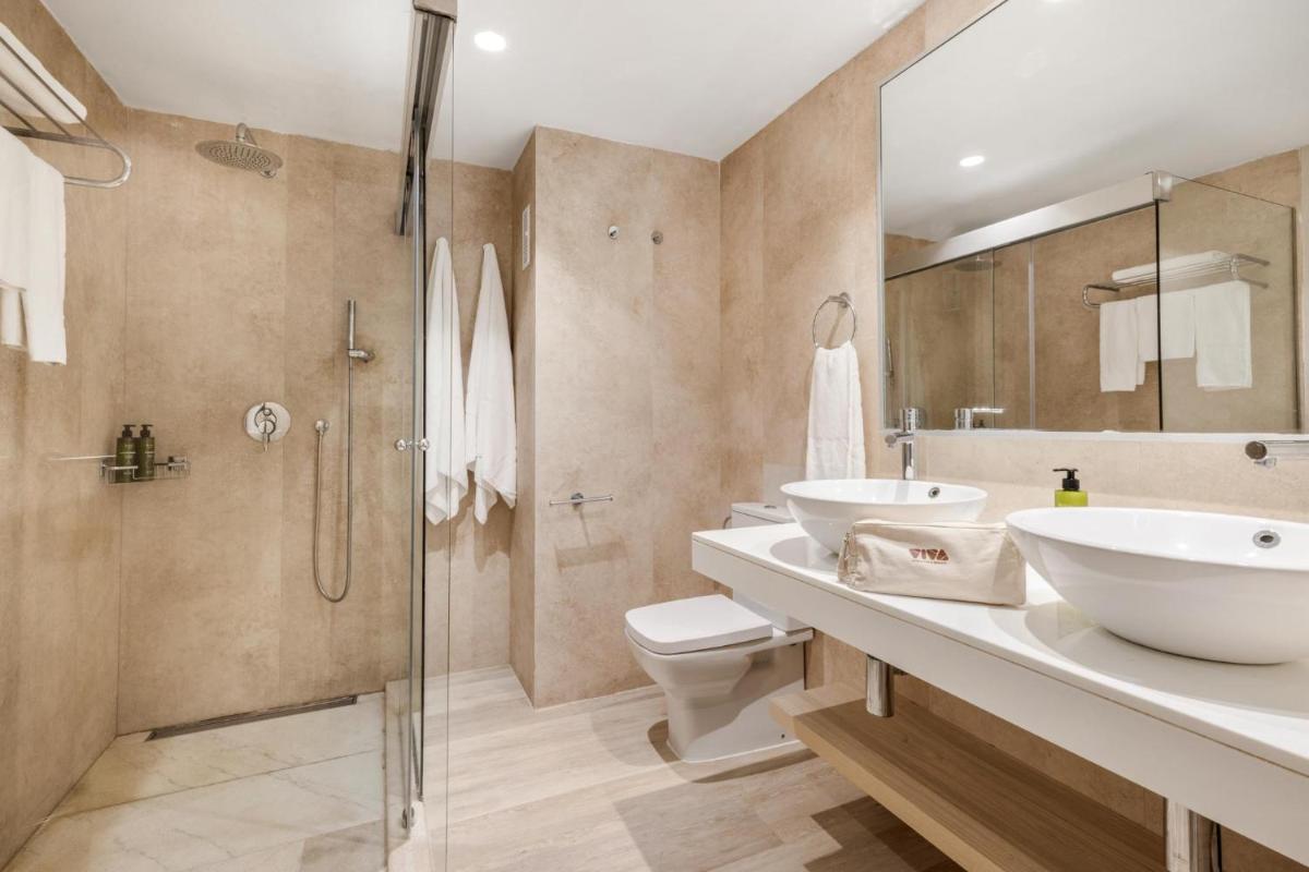 Un baño de VIVA Cala Mesquida Resort & Spa