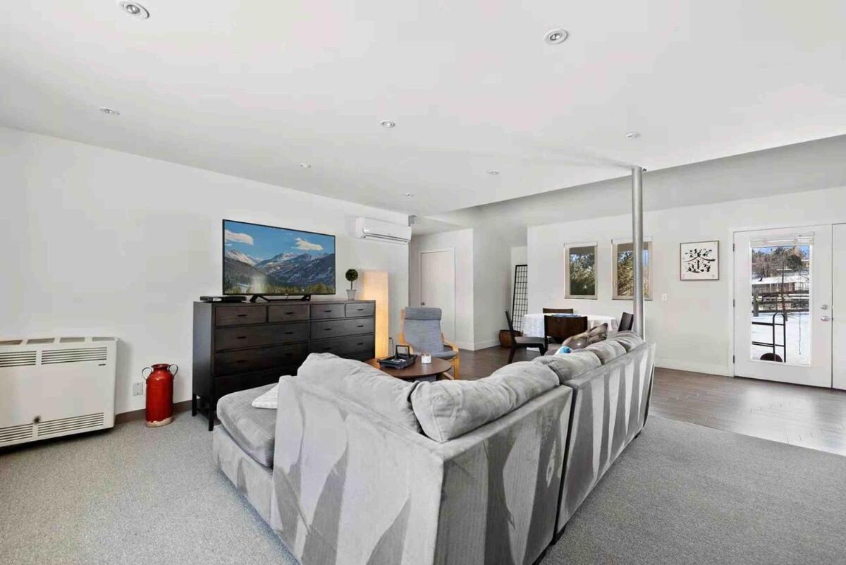 New! Cozy north Boulder guesthouse! - Housity